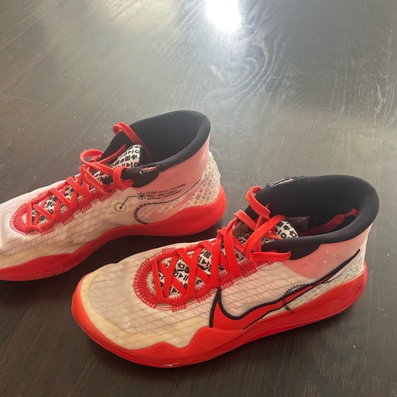 Nike Youtube x Kevin Durant Basketball Sneakers - Picture 2 of 7